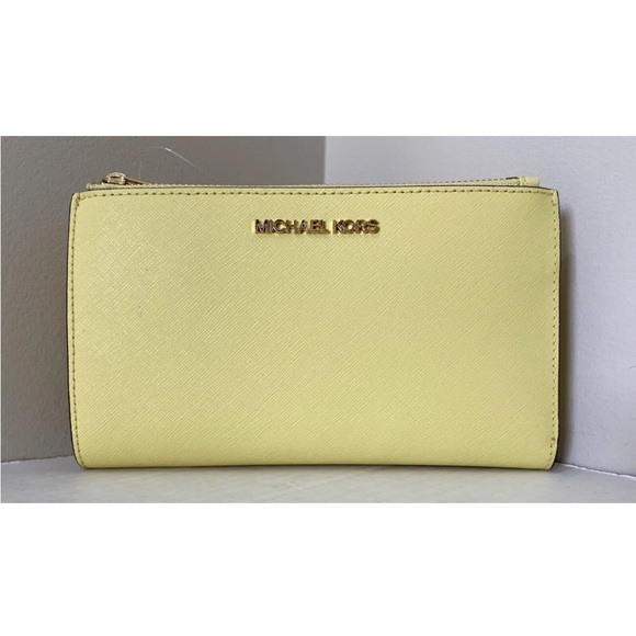New Michael Kors Jet Set Travel Double zip wristlet Saffiano Leather Buttercup - Picture 1 of 6